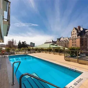  Apartment Spacious Downtown 2 Bedroom With Pool And Air Conditioning Canada